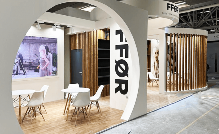 Allestimento stand per fiera cosmetica Cosmoprof: lo spazio di FFOR