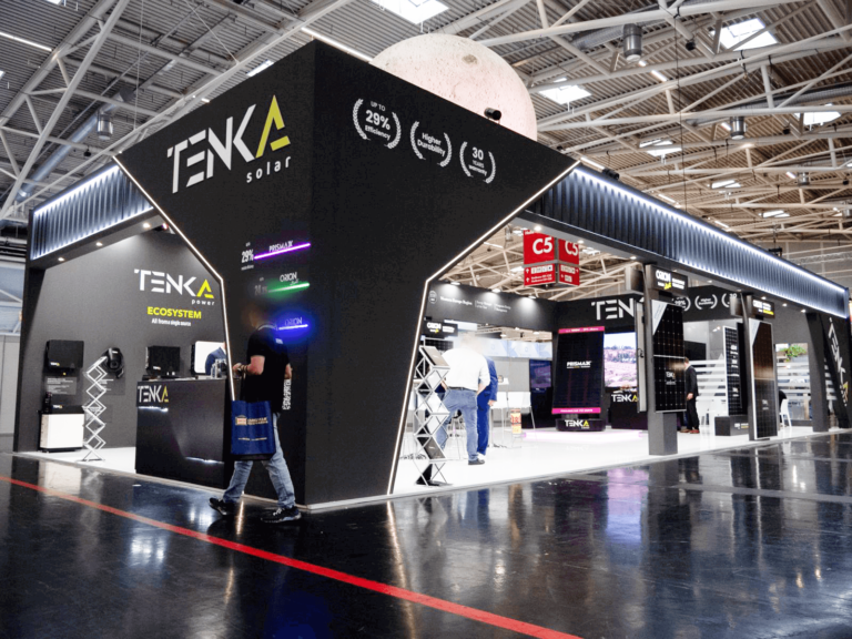 Allestimento stand per fiere energia rinnovabili con Tenka Solar