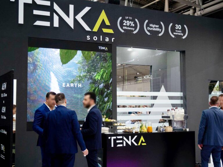 Allestimento stand per fiere energia rinnovabili con Tenka Solar